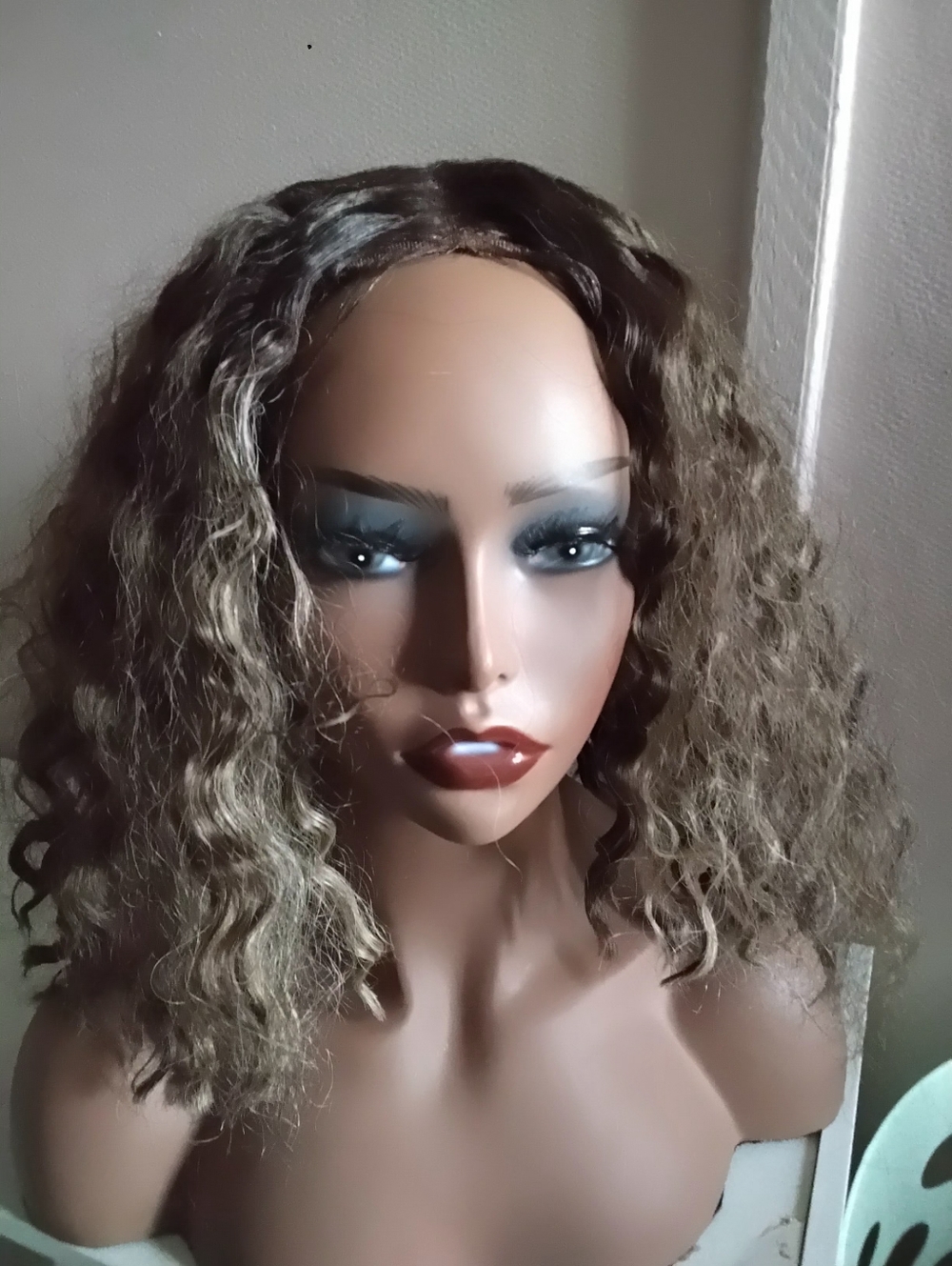 Synthetic Wavy Shoulder-Length Wig in Brown Blend